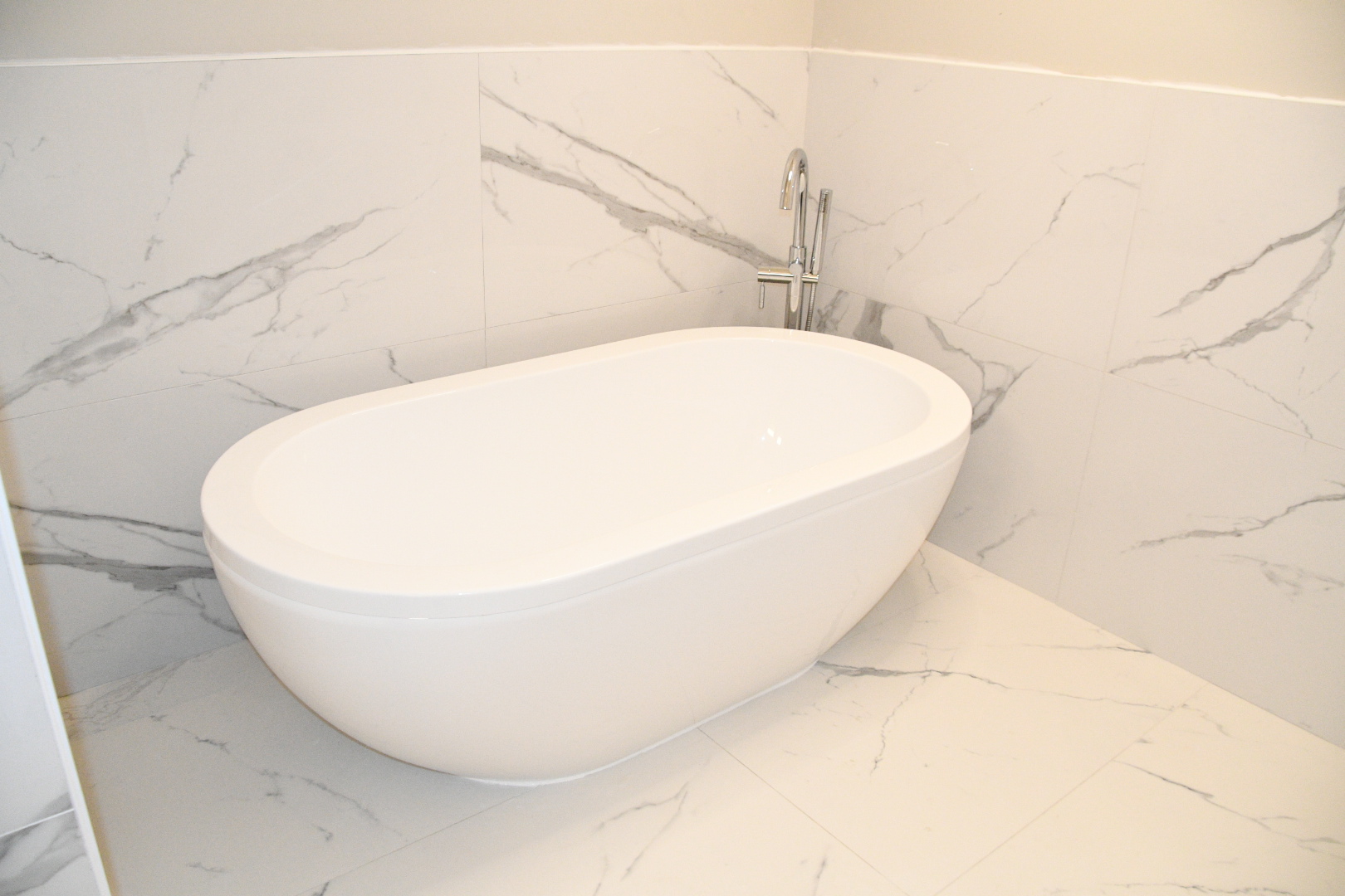 Bathroom Bellevue — Bellevue Bathroom — alternate angle Bathroom Bellevue for Bellevue Bathroom Remodeling, focused on shower layout