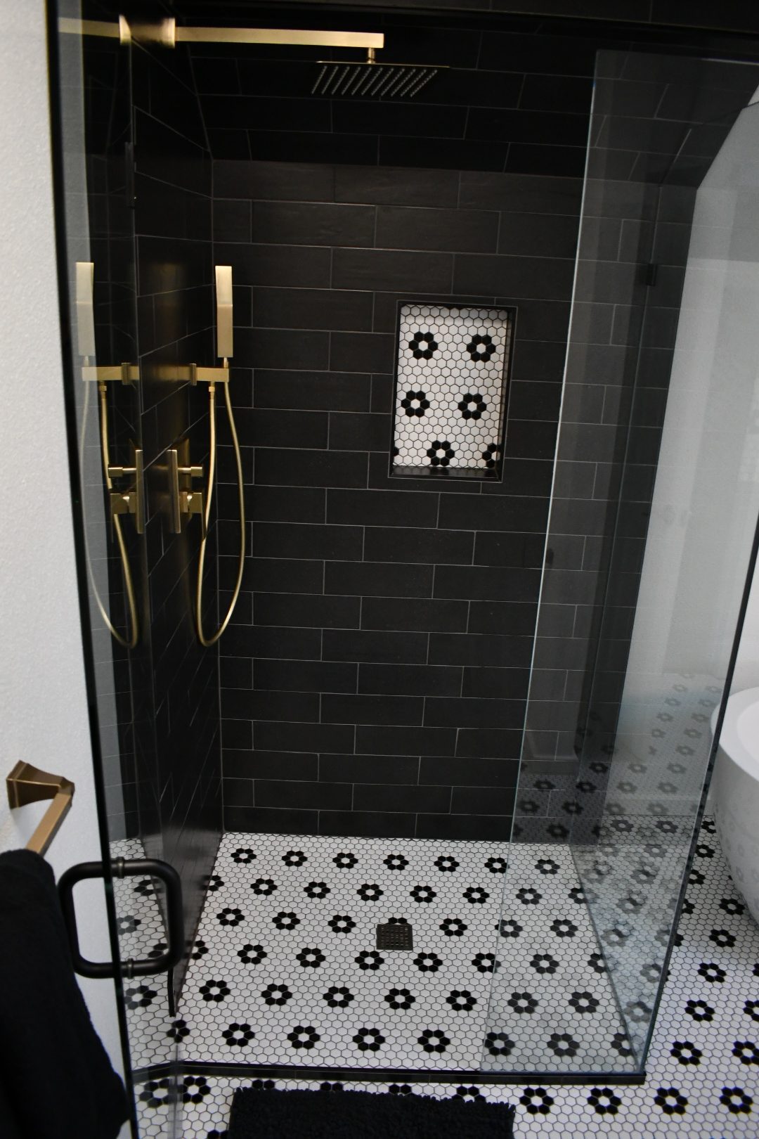 Bathroom Bellevue — Bellevue Bathroom — project perspective Bathroom Bellevue for Bellevue Bathroom Remodeling, focused on daily routine comfort