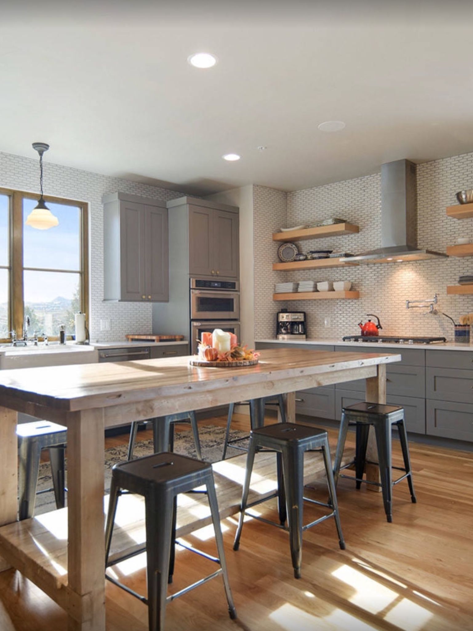 Kitchen Bellevue — Bellevue Kitchen — local project context Kitchen Bellevue for Bellevue Kitchen Remodeling, focused on work-zone, alternate angle