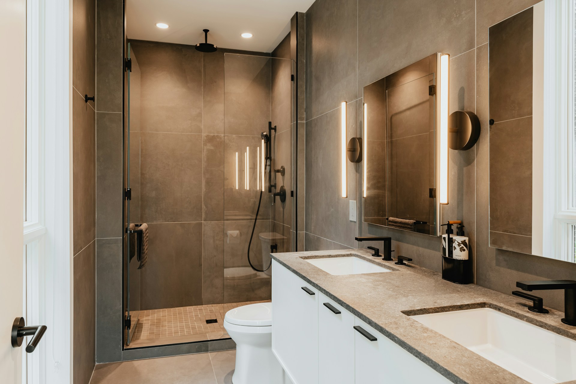 Bathroom Bellevue for Bellevue Bathroom Remodeling, focused on fixture, alternate angle