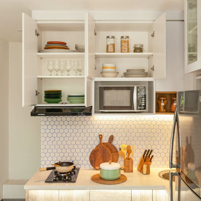 Open Shelving in Modern Kitchens