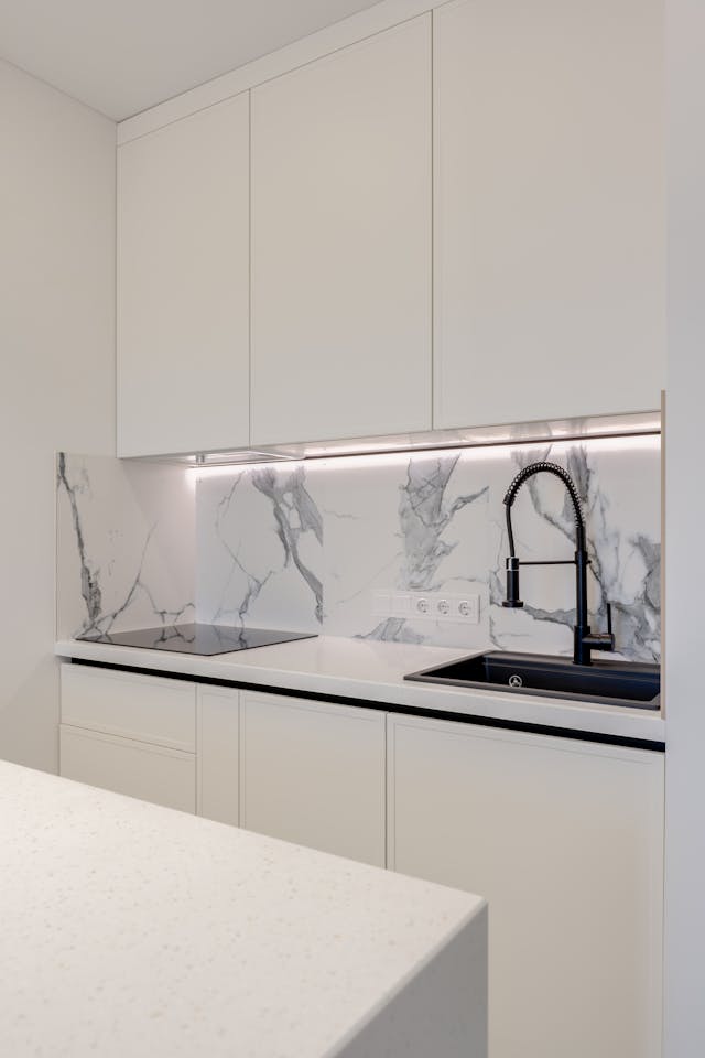 The Role of Backsplashes in Luxury Kitchens: Design Ideas for Seattle Homes Backsplashes in Luxury Kitchens