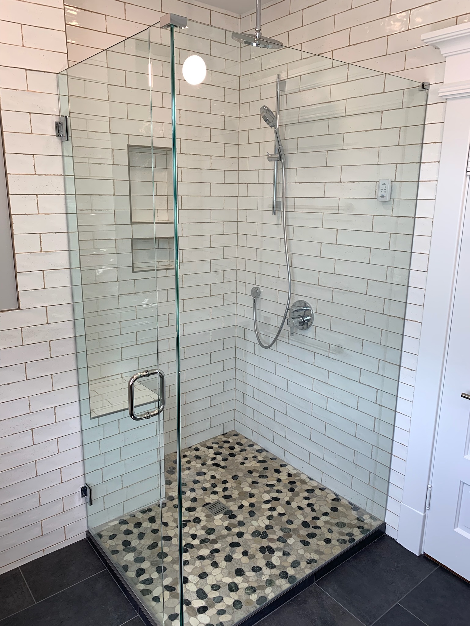 small-bathroom-remodeling-project-blcremodeling-bellevue-1